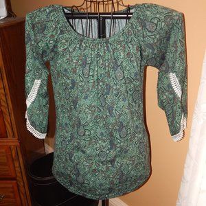 Ladies WinWin Tunic - Top  Size S-M  Lace Trim Sleeve